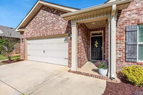 22556 Regent Dr, Athens, AL 35613