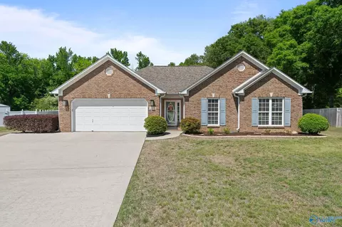 201 Deer Tracks Cir, Owens Cross Roads, AL 35763