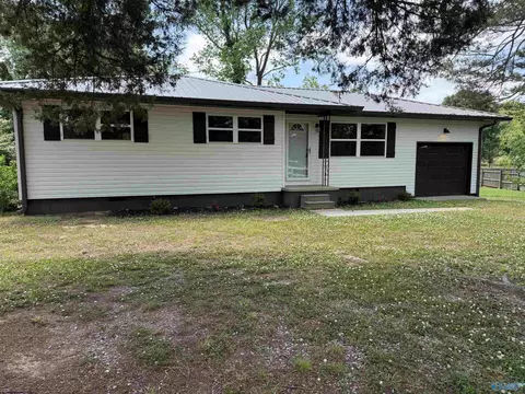 1029 Rabbittown Rd, Albertville, AL 35950