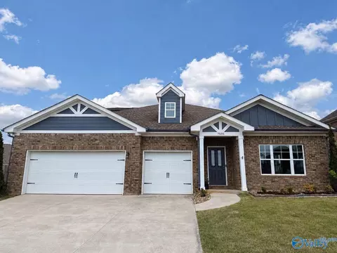 7555 Addison Dr, Huntsville, AL 35806