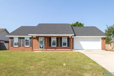 1735 Nottingham Dr, Decatur, AL 35603
