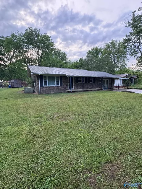 106 Brewer St, Scottsboro, AL 35768
