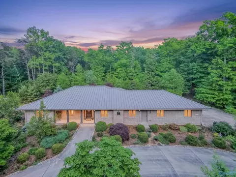5051 Willow Dr, Huntsville, AL 35803