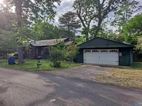 901 Snowden Dr, Boaz, AL 35957