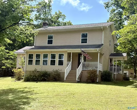 421 Lakeview Dr, Rogersville, AL 35652
