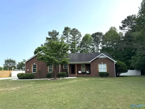 227 SE Helms Rd, Union Grove, AL 35175