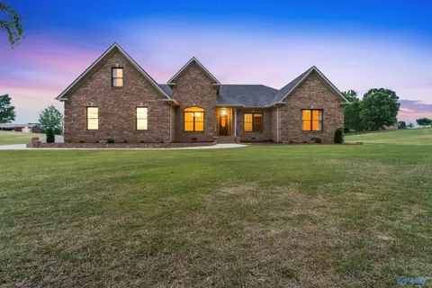 132 Taylor Rd, Hartselle, AL 35640