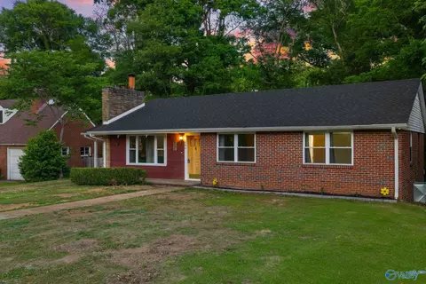 606 River Bluff Dr, Sheffield, AL 35660