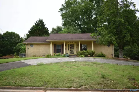 3305 Greymont Dr, Huntsville, AL 35801