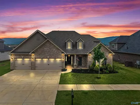 7519 Flint Crossing Cir, Owens Cross Roads, AL 35763
