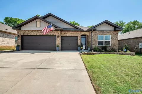 460 Jackson Point Cir, Huntsville, AL 35811