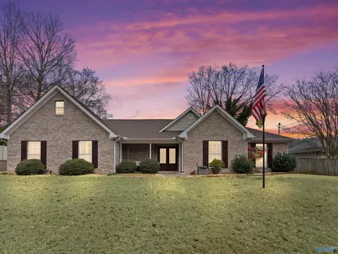 5301 Jefferson Cir, Guntersville, AL 35976