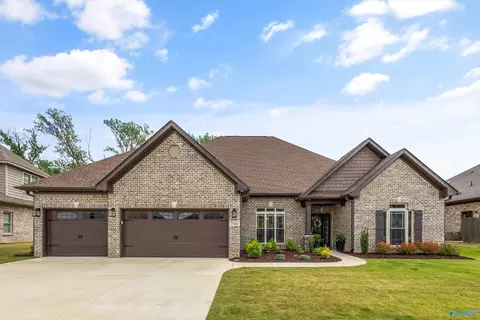 7500 Flint Crossing Cir, Owens Cross Roads, AL 35763