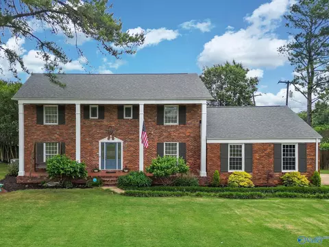 2212 Fleetwood Dr, Decatur, AL 35601
