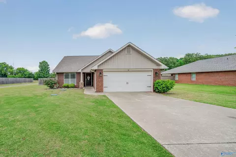 221 Waxmyrtle Dr, Harvest, AL 35749
