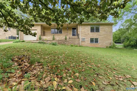 1002 Woodall Ln, Huntsville, AL 35816