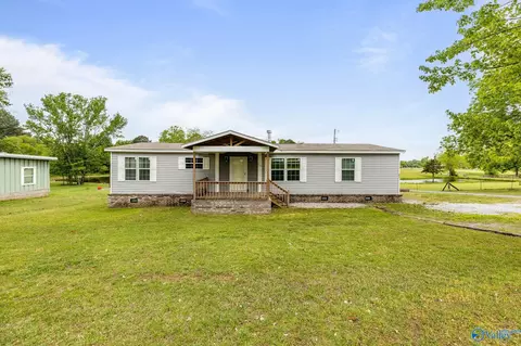 519 Apple Grove Rd, Laceys Spring, AL 35754