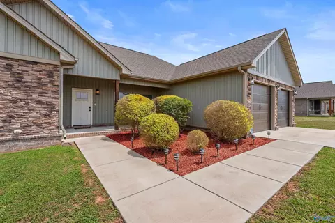 15122 Blackburn Rd, Athens, AL 35611