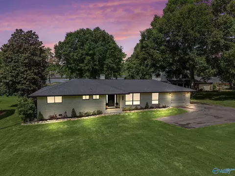 6304 Spring Creek Dr, Guntersville, AL 35976