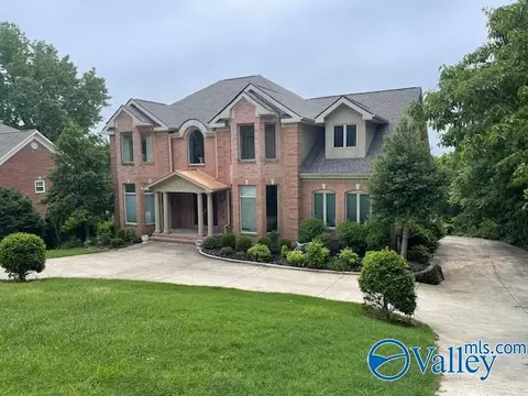 5 Saint Charles Rd, Huntsville, AL 35801