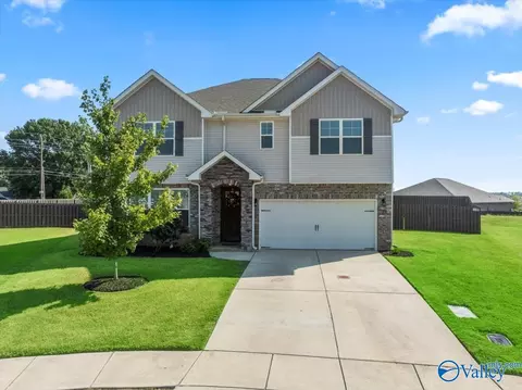 211 Cherry Laurel Dr, Hazel Green, AL 35750