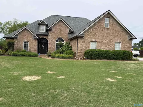 25166 Castlebury Dr, Athens, AL 35613