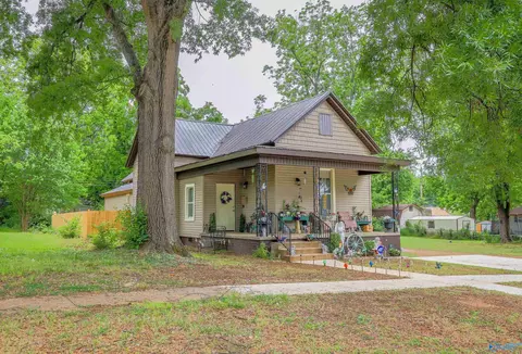 411 5th Ave SW, Decatur, AL 35601