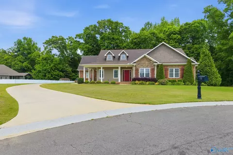 175 Glenview Dr, Albertville, AL 35950