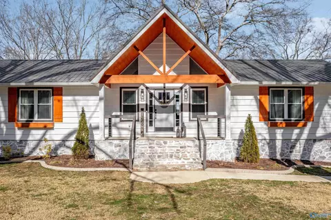 351 Canoe Creek Rd, Rainbow City, AL 35906