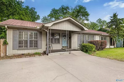 825 Gunter Ave, Guntersville, AL 35976