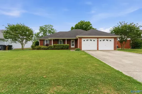 2305 Winthrop Dr, Decatur, AL 35603