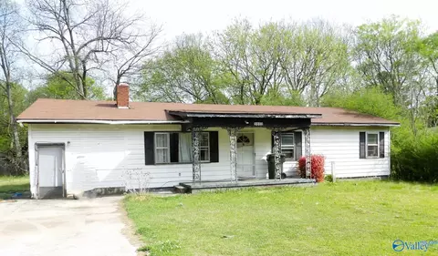 2002 Montgomery St, Decatur, AL 35601