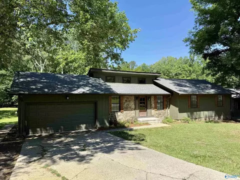 208 Seville Ln, Rainbow City, AL 35906