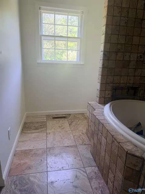 Bath - 3140 Cedar Bluff Rd, Centre, AL 35960 photo 3 of 4