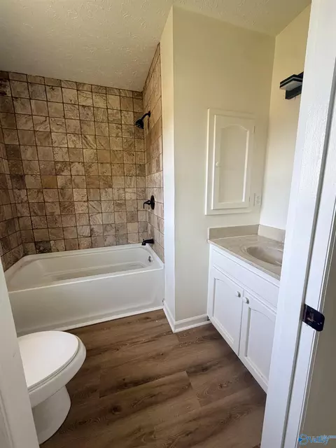 Bath - 3140 Cedar Bluff Rd, Centre, AL 35960 photo 4 of 4
