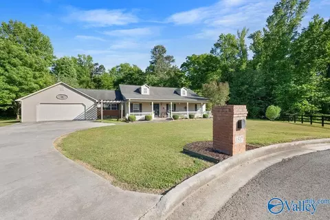 1517 Summerchase Ln, Albertville, AL 35951