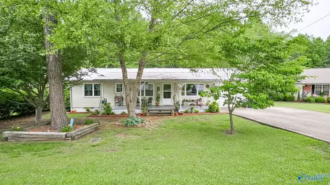 1426 Mckelvey Dr, Arab, AL 35016