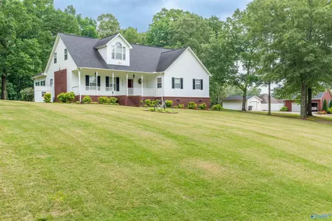 500 Plantation Dr, Killen, AL 35645