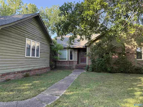 718 Littrell Cir, Moulton, AL 35650