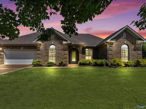 2206 Rockingham Ln, Decatur, AL 35603