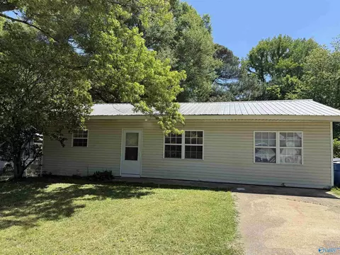 38 10th St, Arab, AL 35016