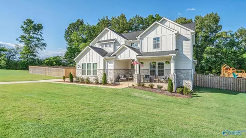 219 Applewood Ct, Huntsville, AL 35811