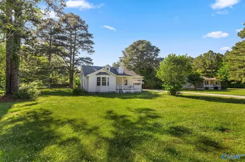 1123 Larry St, Glencoe, AL 35905