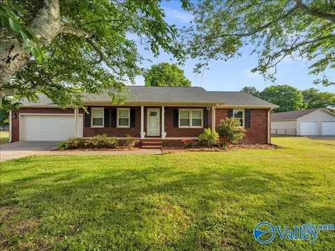 107 Enoch Dr, Hazel Green, AL 35750