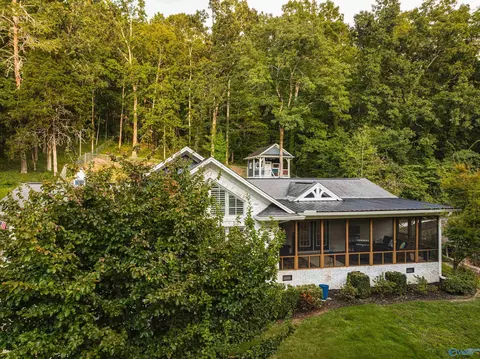 1829 Forest Dr, Guntersville, AL 35976