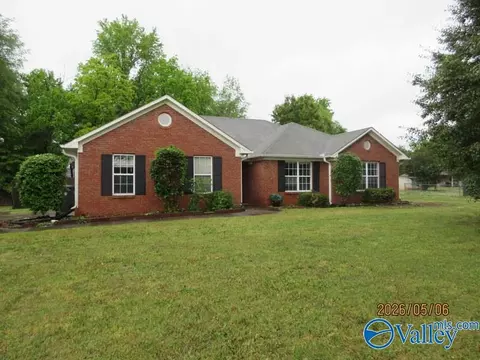 1885 Nick Davis Rd, Harvest, AL 35749