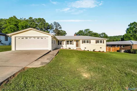 297 Peteet St, Rainbow City, AL 35906