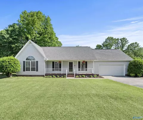 1953 Putter Cir, Arab, AL 35016