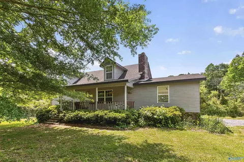 136 14th Pl, Arab, AL 35016