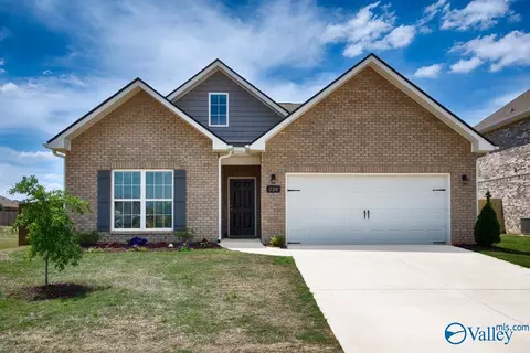220 Irish Hill Dr, Meridianville, AL 35759